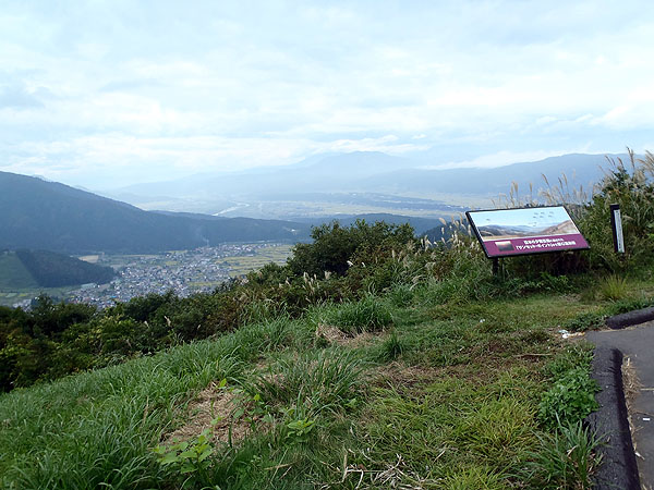 野沢温泉を見下ろせる展望所